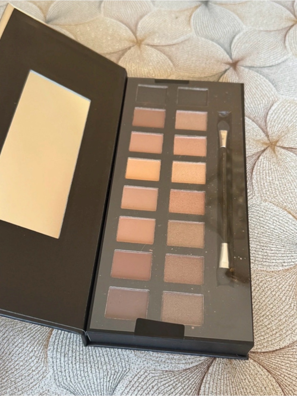 Tahari Neutral Eyeshadow Palette - Brown, Taupe & Champagne Shades